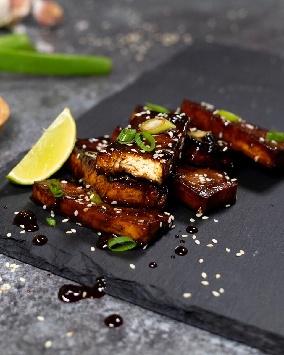 Tofu Ribs Veganska revbensspjäll – tofu ribs med en fyllig marinad! | Yipin