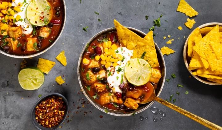 Recept på vegetarisk chiligryta med tofu syns i bild