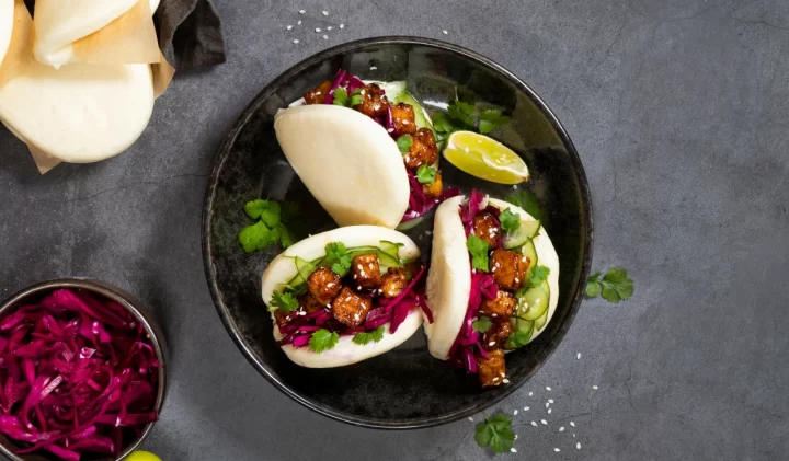 Steamed buns med teriyaki tempeh