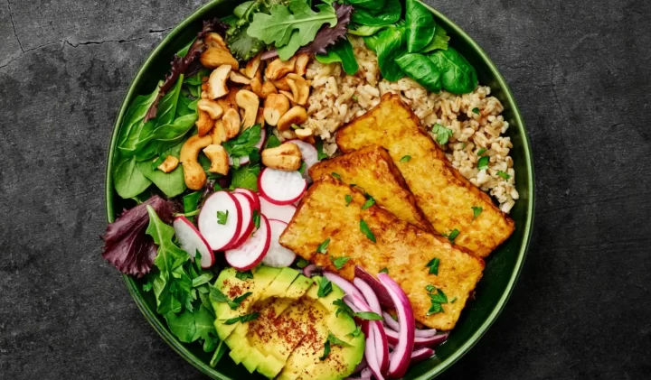 Matvetesallad med marinerad tempeh - helgmeny