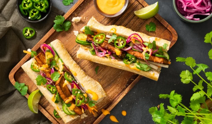 Banh mi med marinerad tofu