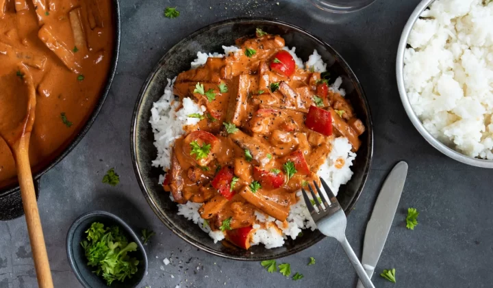 Bilden visar tofu stroganoff