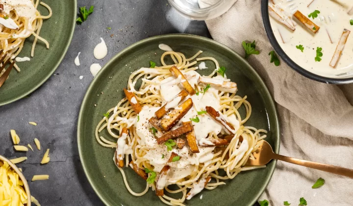 Bilden visar pasta med skinksås