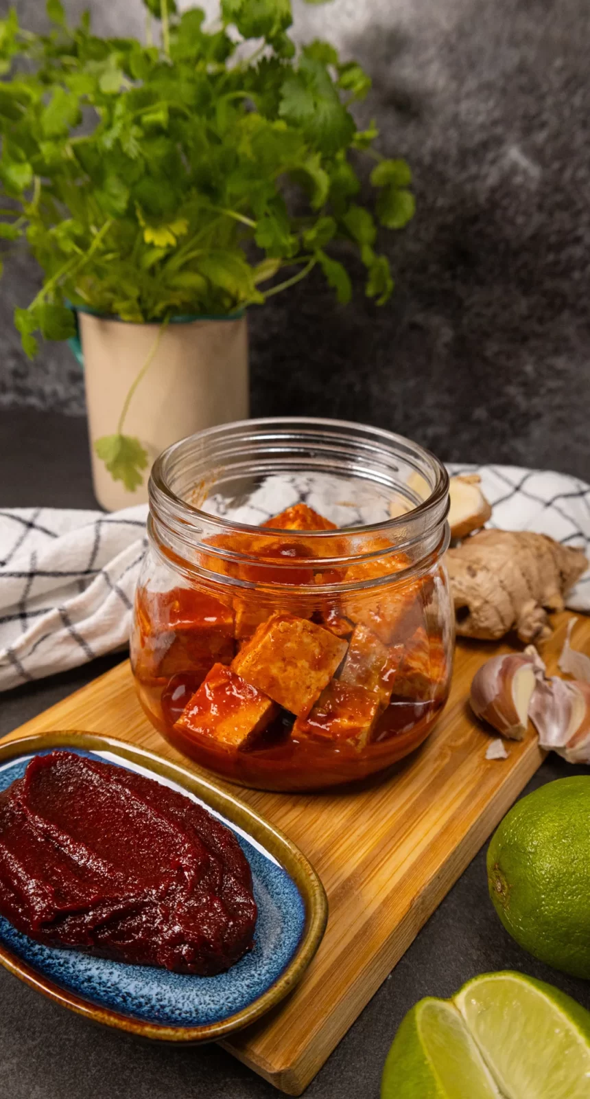 Bilden visar recept på gochujang marinad till tofu