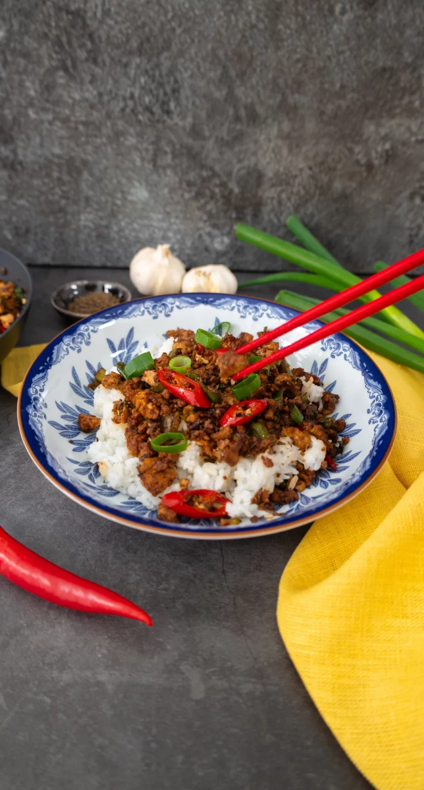 Bilden visar chili wok med ris