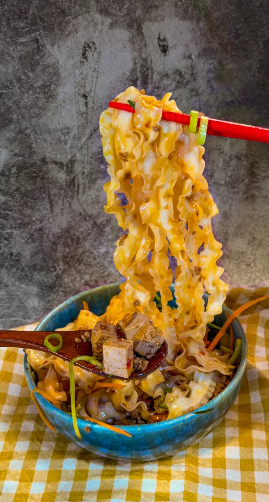 Bilden visar recept på Zha Jiang Mian
