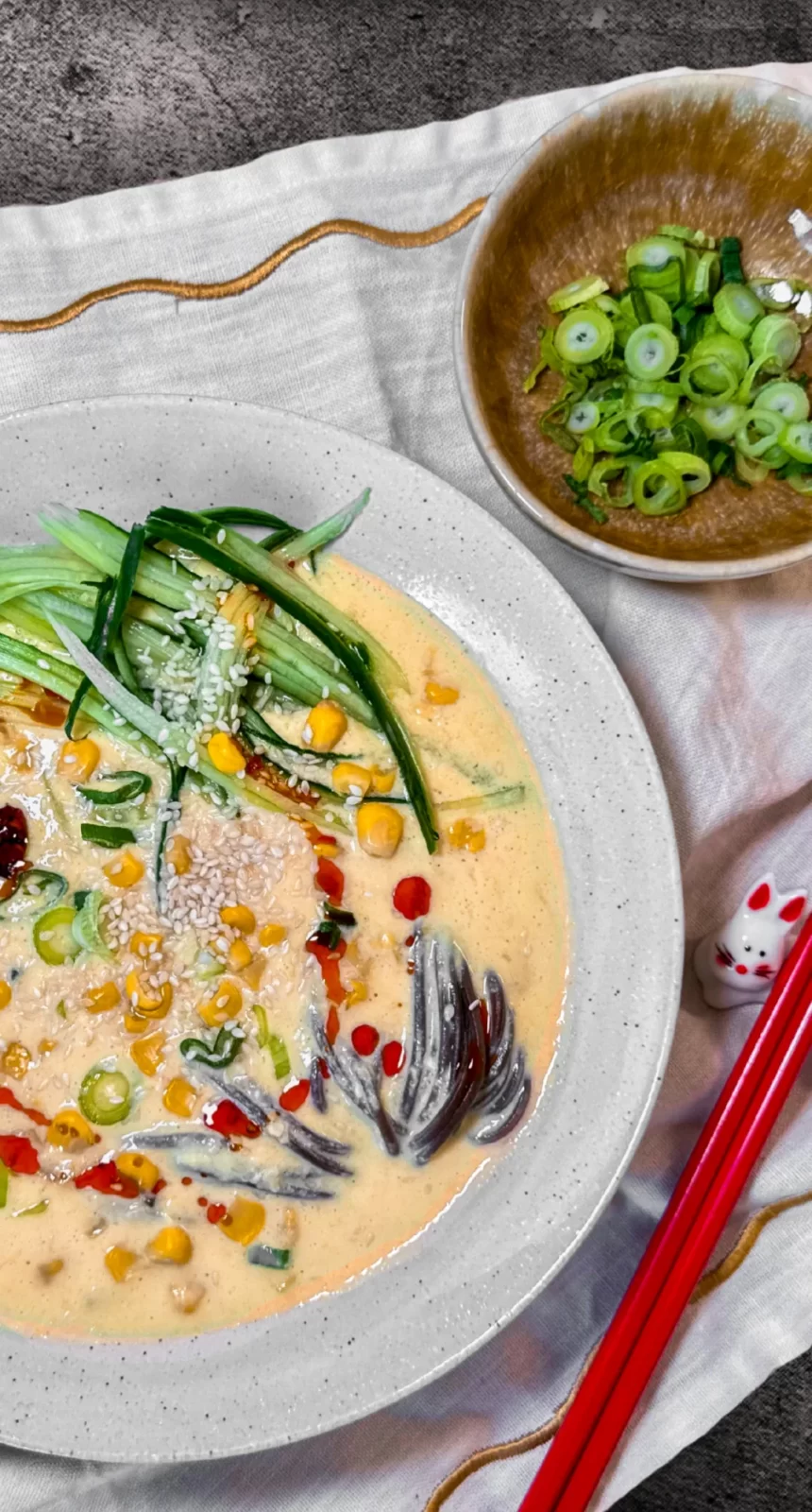 Bilden visar majssoppa med miso