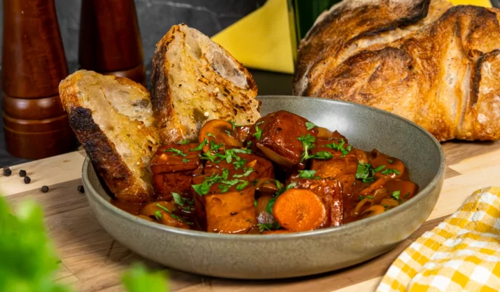 Recept på vegetarisk Bourguignon med Tofu Alspånsrökt Big Pack