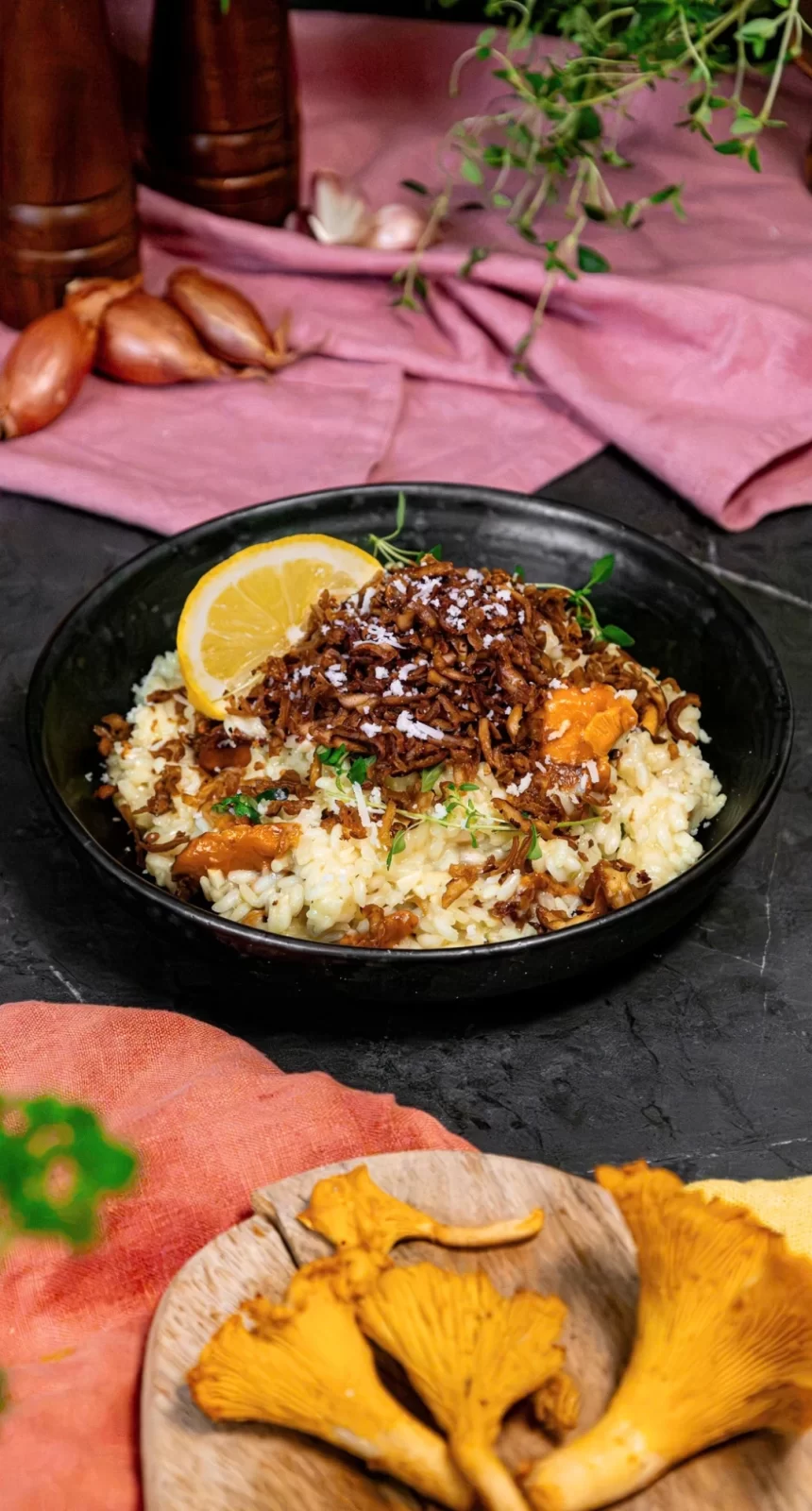 Recept på kantarellrisotto med krispig riven tofu